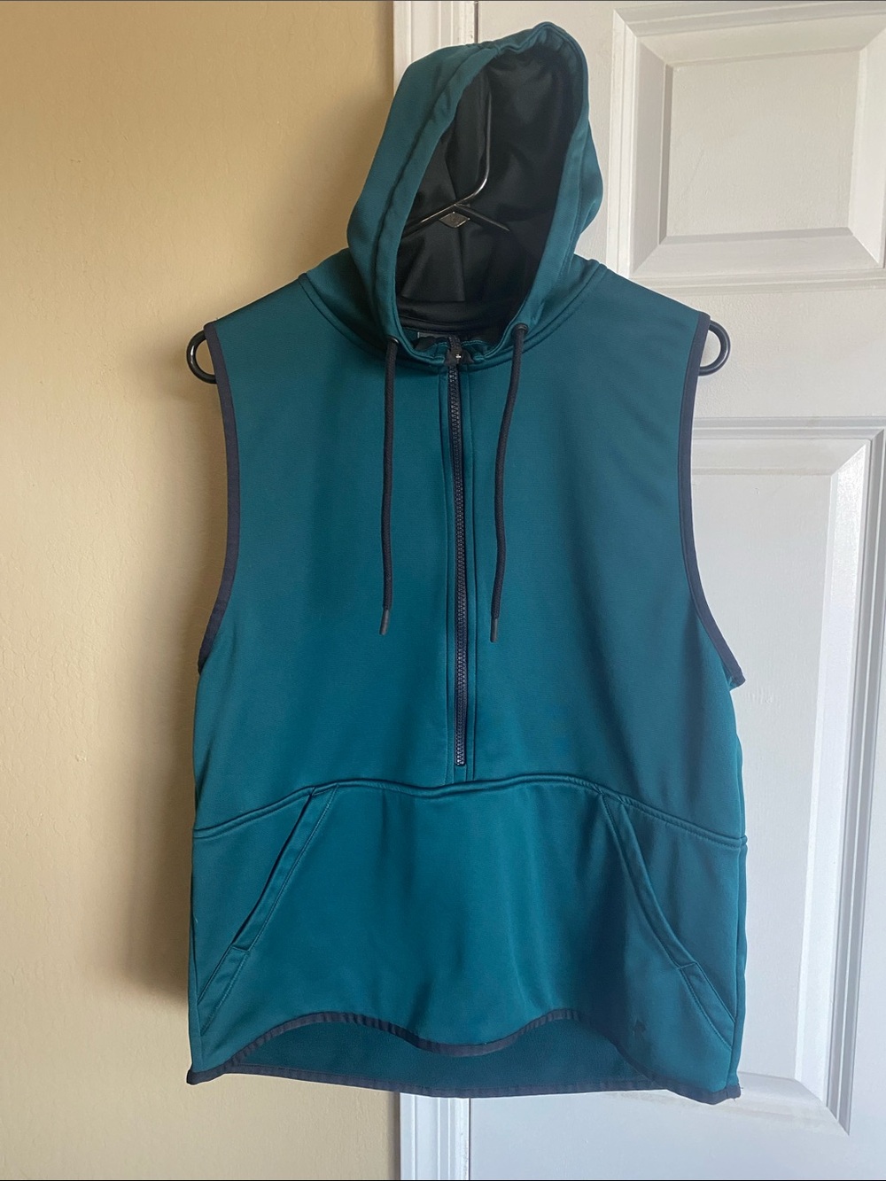 Under Armour Sleeveless Performance Hoodie Vest Teal Black Women’s size L